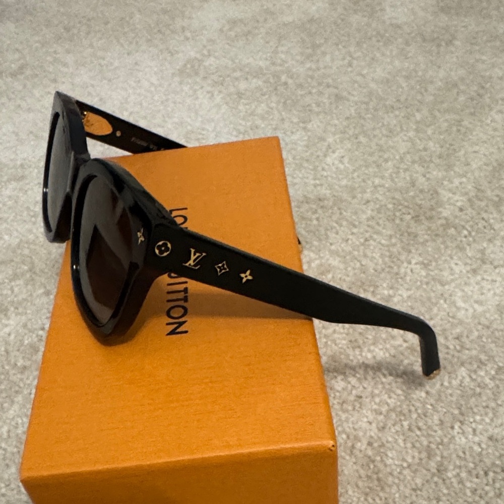 Louis Vuitton Black and Gold Sunglasses - Picture 3 of 12